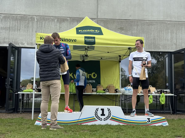 Podium under the KwadrO Ninove tent.