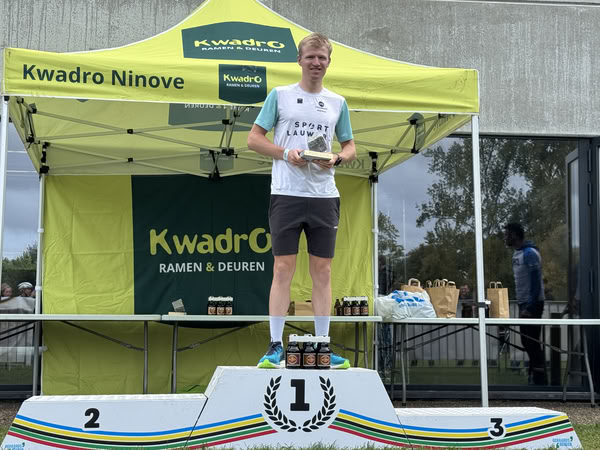 Podium under the KwadrO Ninove tent.